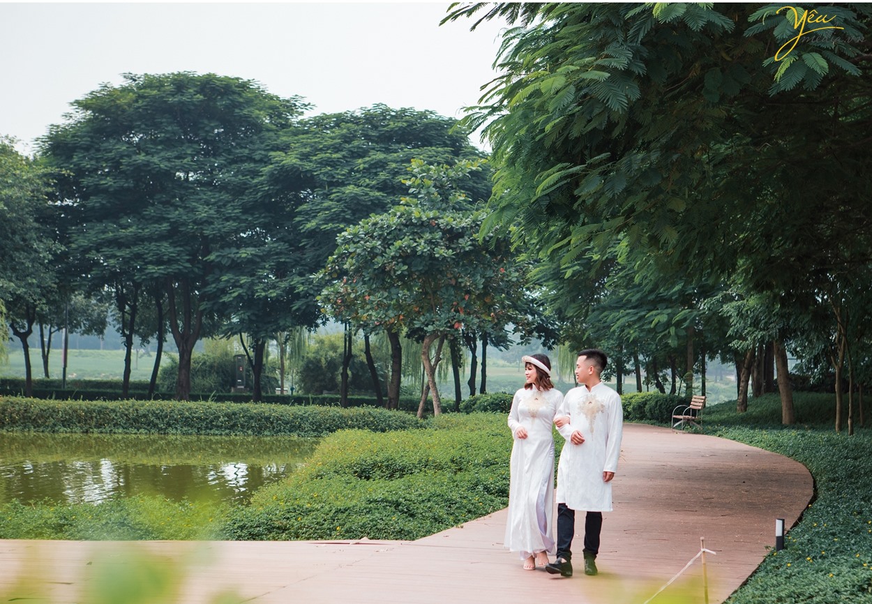 chụp ảnh cưới dạo bước bên hồ