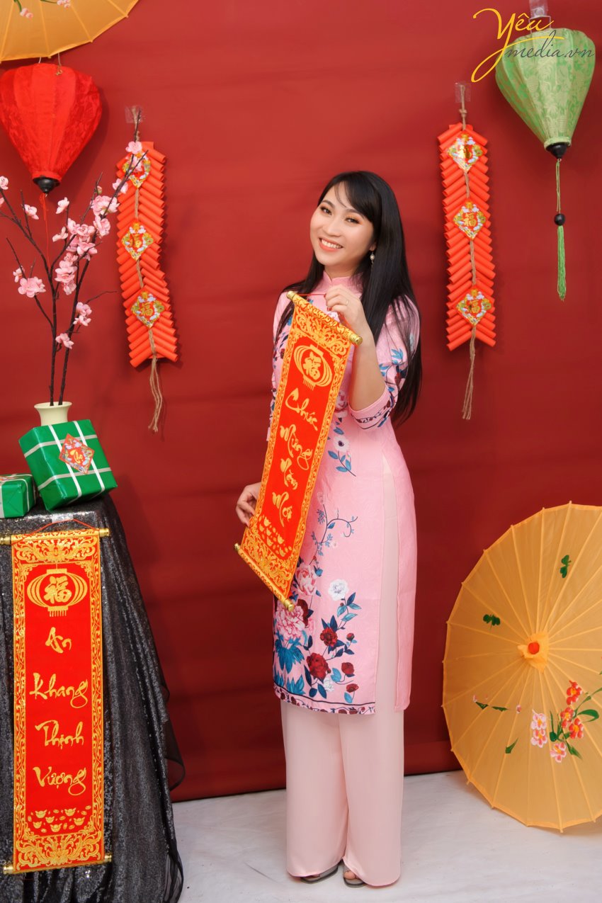 Yêu Media cung cấp dịch vụ chụp ảnh chân dung nghệ thuật trọn gói, từ việc lên ý tưởng, concept chụp ảnh, trang điểm, liên hệ phương tiện đi lại,… đến thiết kế album, in ấn ảnh chất lượng.