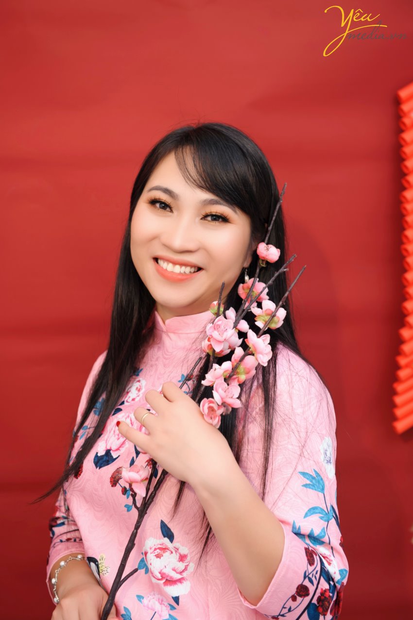 Yêu Media cung cấp dịch vụ chụp ảnh chân dung nghệ thuật trọn gói, từ việc lên ý tưởng, concept chụp ảnh, trang điểm, liên hệ phương tiện đi lại,… đến thiết kế album, in ấn ảnh chất lượng.