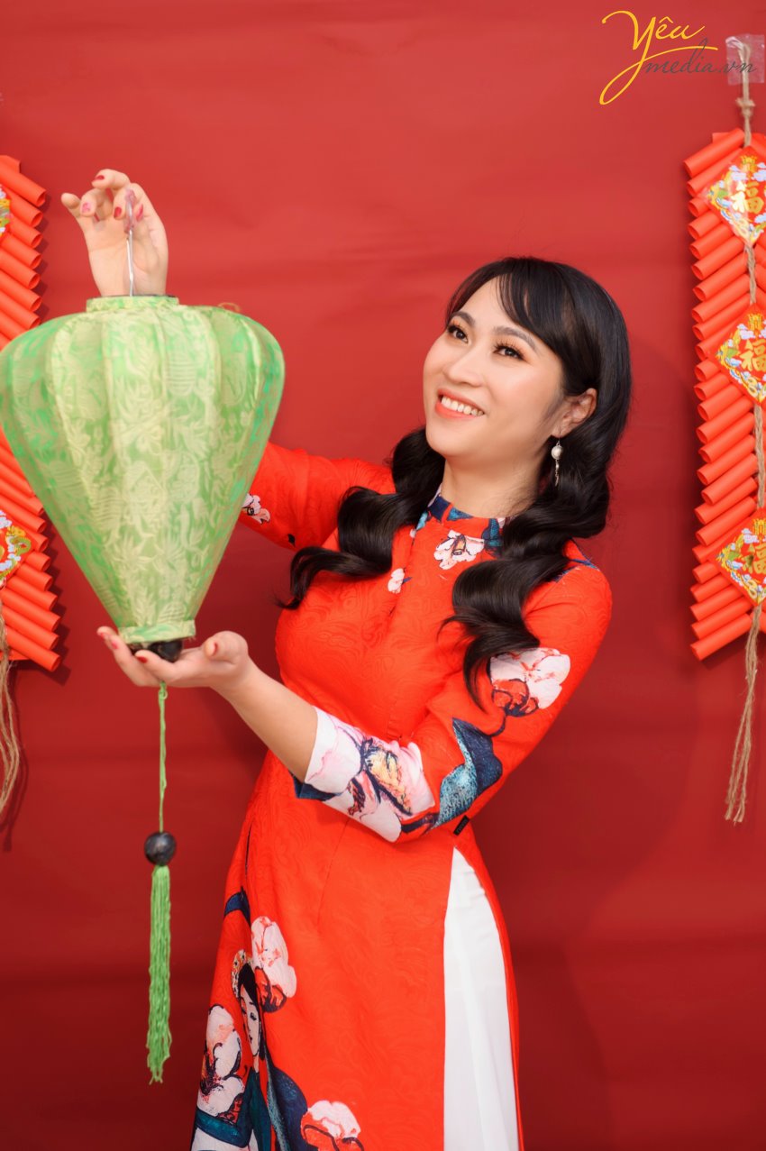 Yêu Media cung cấp dịch vụ chụp ảnh chân dung nghệ thuật trọn gói, từ việc lên ý tưởng, concept chụp ảnh, trang điểm, liên hệ phương tiện đi lại,… đến thiết kế album, in ấn ảnh chất lượng.