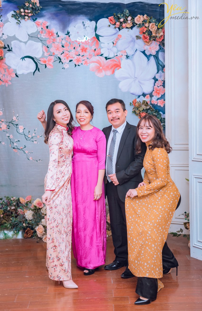 Chụp ảnh gia đình ngoài trời. ♥ Chụp ảnh gia đình ngoại cảnh. ♥ Chụp ảnh gia đình kiểu hàn quốc. ♥ Chụp ảnh gia đình phim trường. Chụp ảnh kỉ niệm cưới.