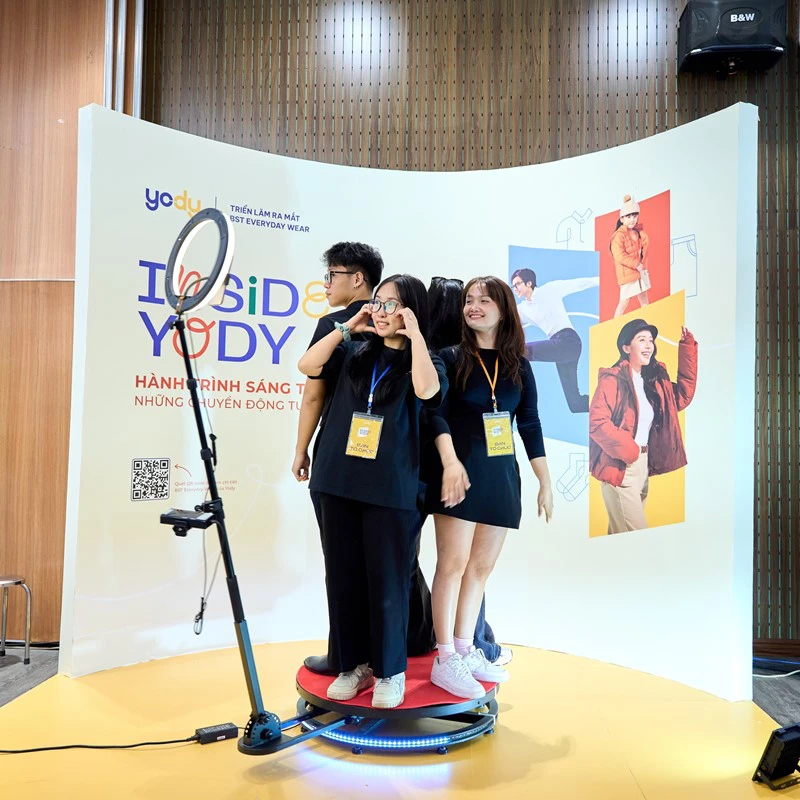 Cho thuê bục xoay 360 độ photo booth