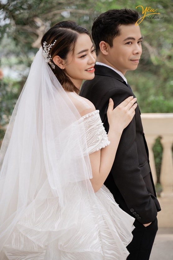 Bộ ảnh cưới của dâu rể Yêu Media chụp tại phim trường santo