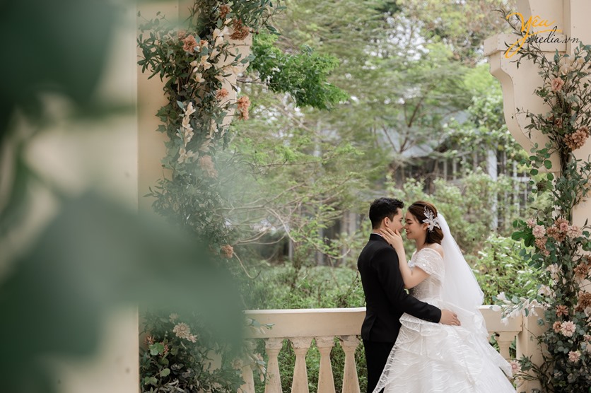 Bộ ảnh cưới của dâu rể Yêu Media chụp tại phim trường santo