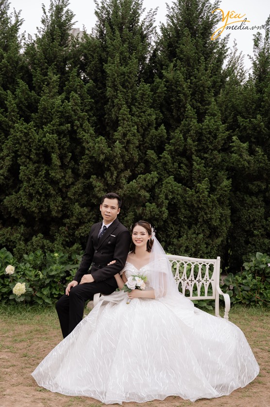 Bộ ảnh cưới của dâu rể Yêu Media chụp tại phim trường santo