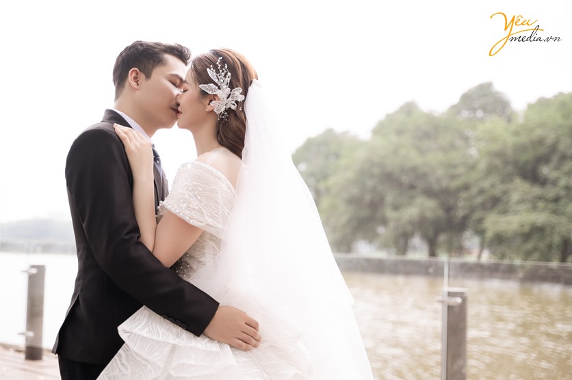 Bộ ảnh cưới của dâu rể Yêu Media chụp tại phim trường santo