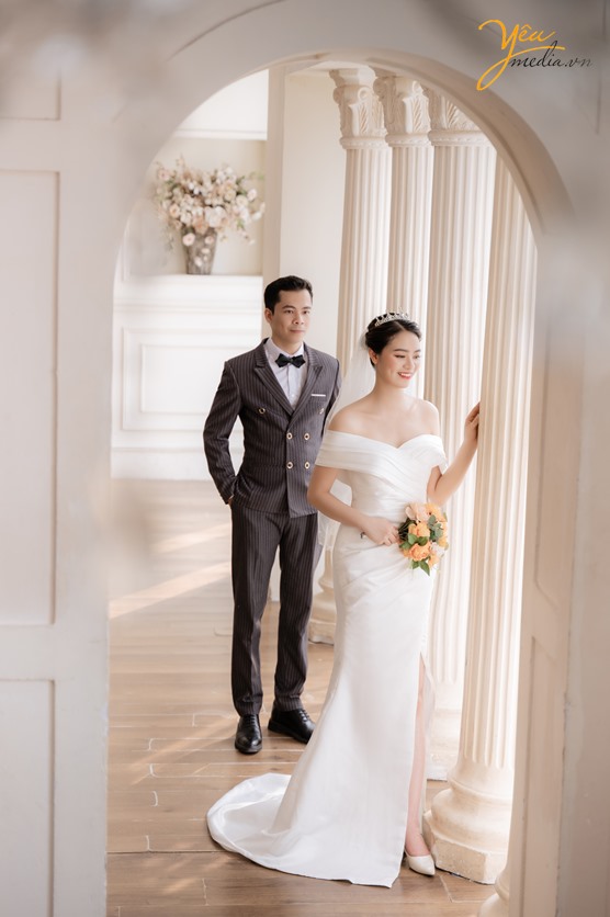 Bộ ảnh cưới của dâu rể Yêu Media chụp tại phim trường santo
