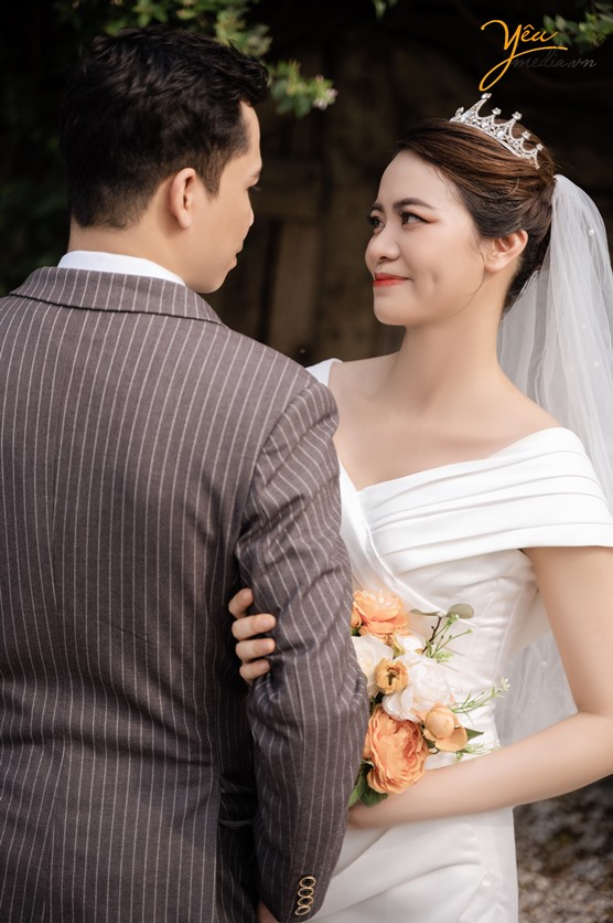 Bộ ảnh cưới của dâu rể Yêu Media chụp tại phim trường santo