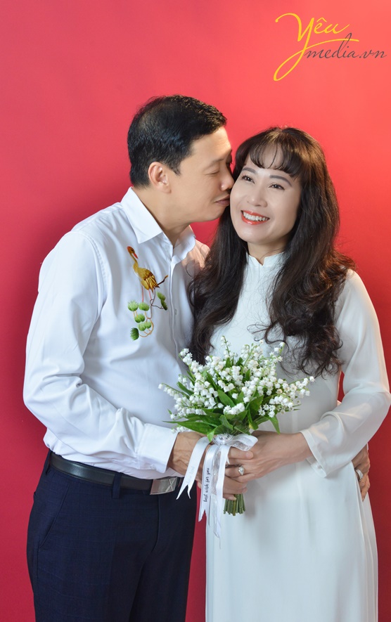 bộ ảnh gia đình NSND Nguyễn Tiến Dũng chụp trong studio