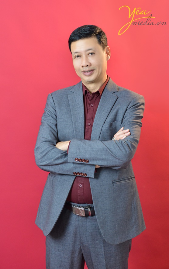 bộ ảnh gia đình NSND Nguyễn Tiến Dũng chụp trong studio