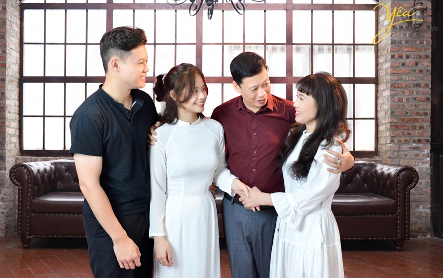 bộ ảnh gia đình NSND Nguyễn Tiến Dũng chụp trong studio