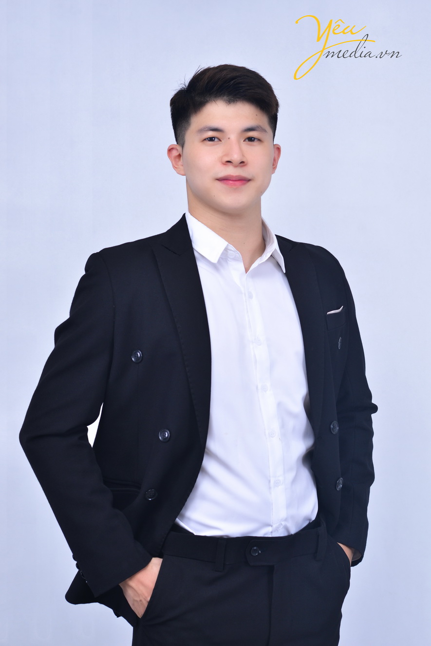 Chụp ảnh profile cá nhân trong studio tại Yêu Media
