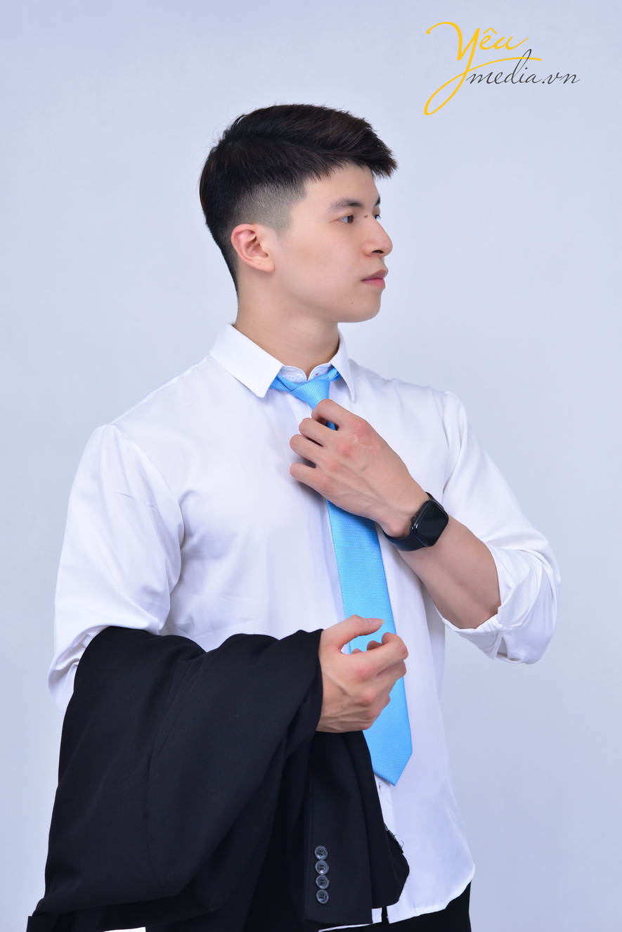 Chụp ảnh profile cá nhân trong studio tại Yêu Media