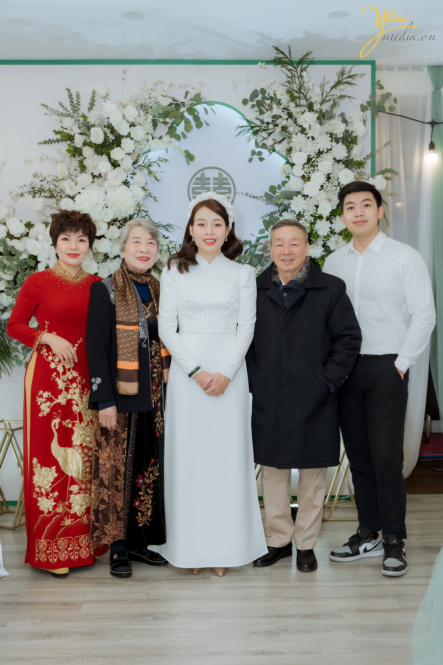 Bộ ảnh ăn hỏi cô dâu Thu Trang và chú rể Duy Đông