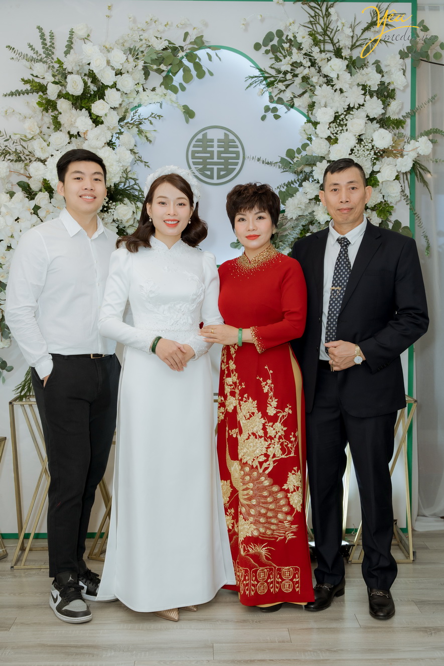 Bộ ảnh ăn hỏi cô dâu Thu Trang và chú rể Duy Đông