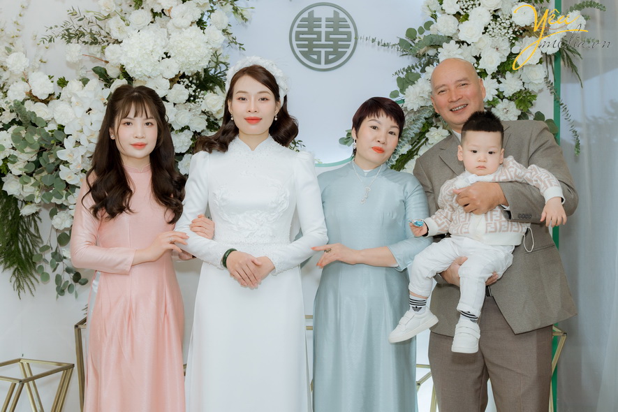 Bộ ảnh ăn hỏi cô dâu Thu Trang và chú rể Duy Đông