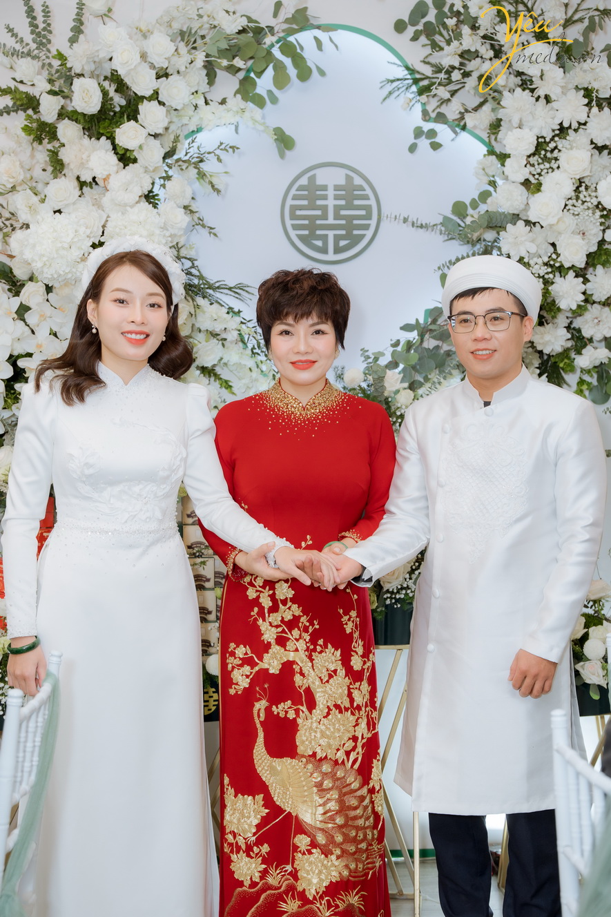 Bộ ảnh ăn hỏi cô dâu Thu Trang và chú rể Duy Đông