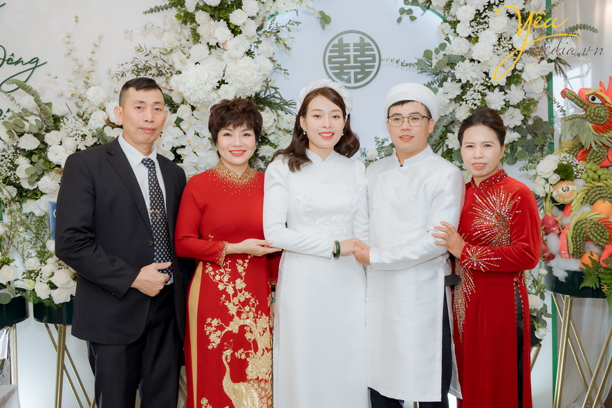 Bộ ảnh ăn hỏi cô dâu Thu Trang và chú rể Duy Đông