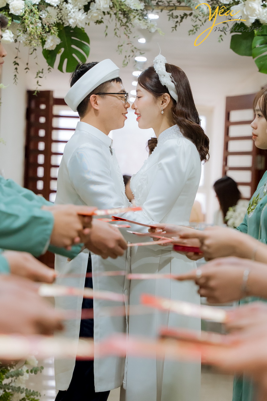 Bộ ảnh ăn hỏi cô dâu Thu Trang và chú rể Duy Đông