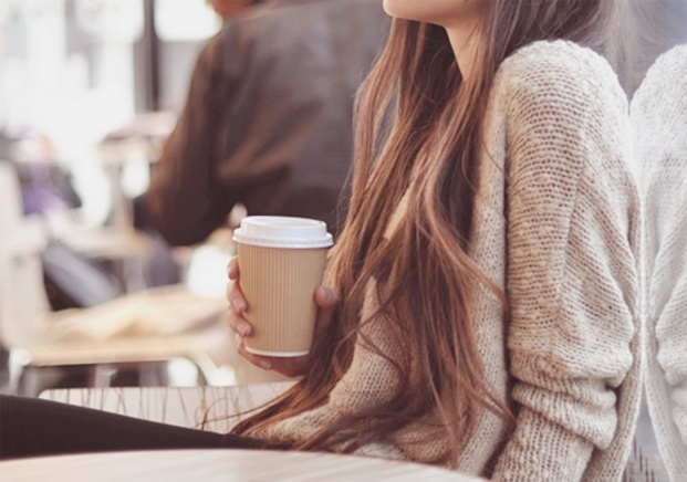 Em và ly cà phê đắng