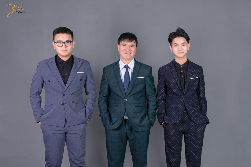 Chụp ảnh kỷ niệm 20 năm ngày cưới của gia đình chị Hà