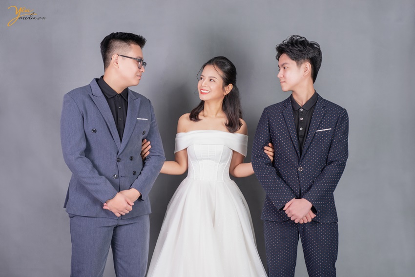 Chụp ảnh kỷ niệm 20 năm ngày cưới của gia đình chị Hà