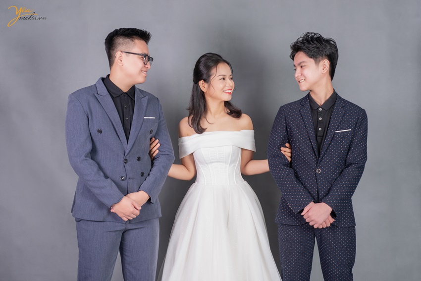 Chụp ảnh kỷ niệm 20 năm ngày cưới của gia đình chị Hà