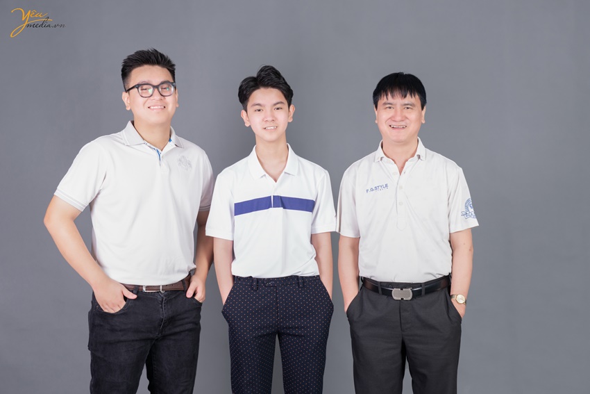 Chụp ảnh kỷ niệm 20 năm ngày cưới của gia đình chị Hà