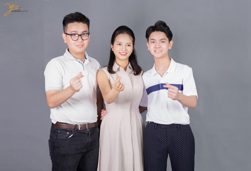 Chụp ảnh kỷ niệm 20 năm ngày cưới của gia đình chị Hà