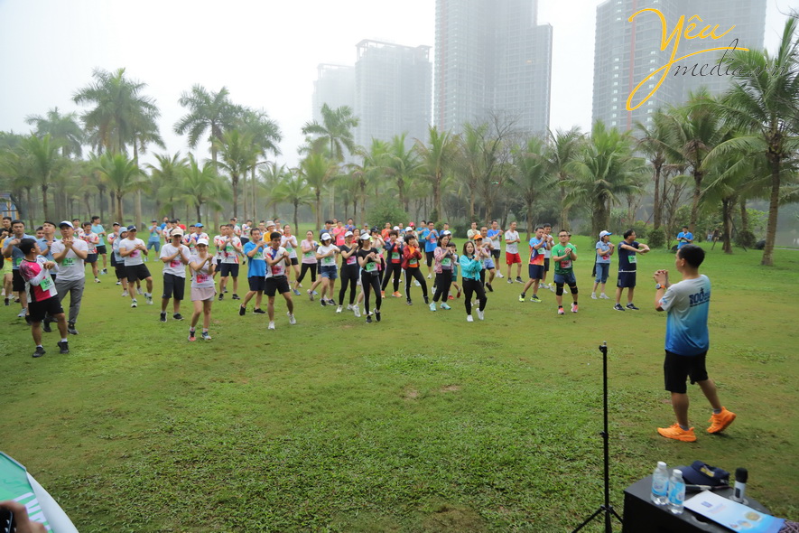 Cùng ngắm nhìn hình ảnh cuộc thi chạy marathon với chủ đề " cùng nhau bứt phá sải bước đầu xuân"