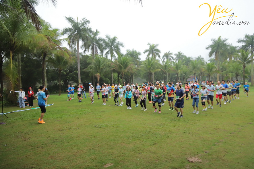 Cùng ngắm nhìn hình ảnh cuộc thi chạy marathon với chủ đề " cùng nhau bứt phá sải bước đầu xuân"