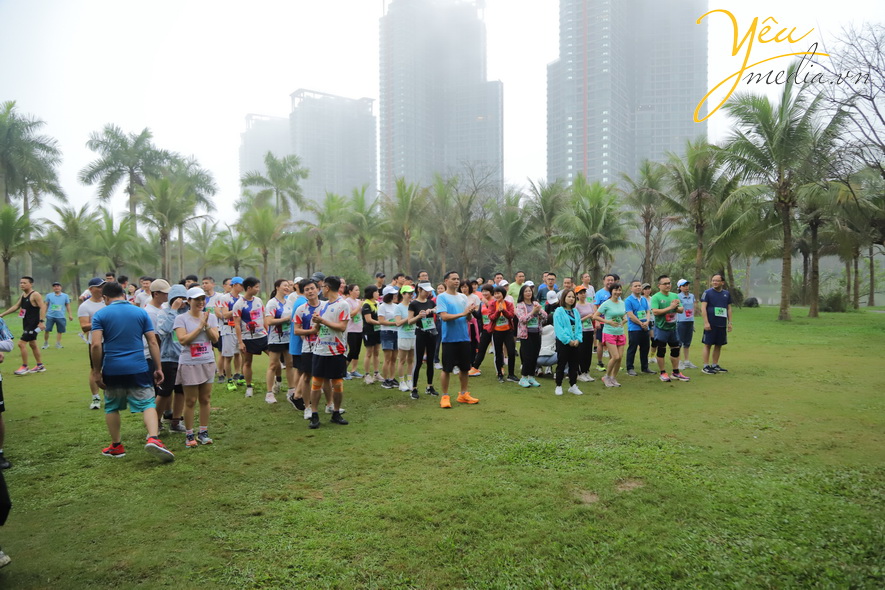 Cùng ngắm nhìn hình ảnh cuộc thi chạy marathon với chủ đề " cùng nhau bứt phá sải bước đầu xuân"