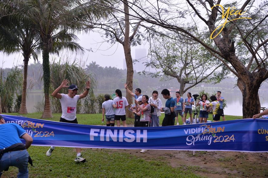 Cùng ngắm nhìn hình ảnh cuộc thi chạy marathon với chủ đề " cùng nhau bứt phá sải bước đầu xuân"