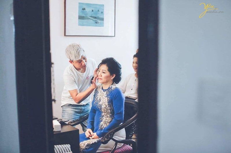 trang điểm cho mẹ cô dâu tại studio