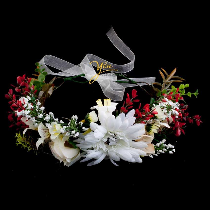 vòng hoa đội đầu cho cô dâu kết từ hoa vải màu sắc