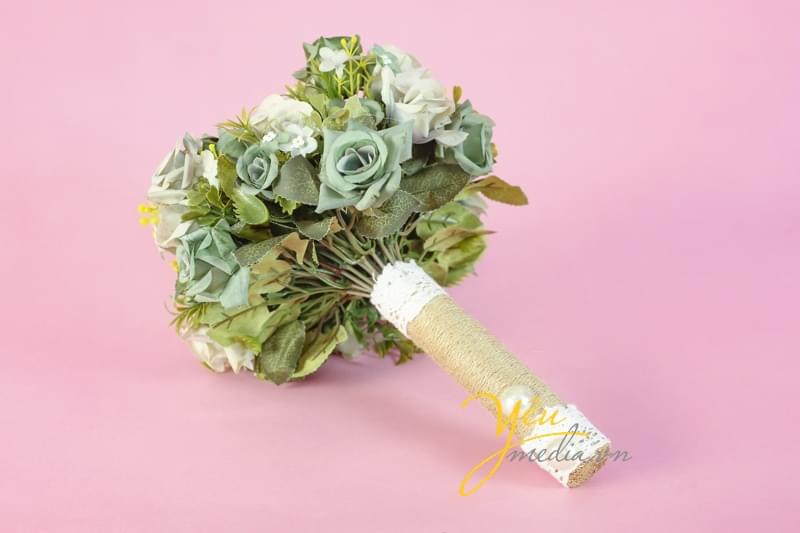 Hoa cầm tay cô dâu Stella