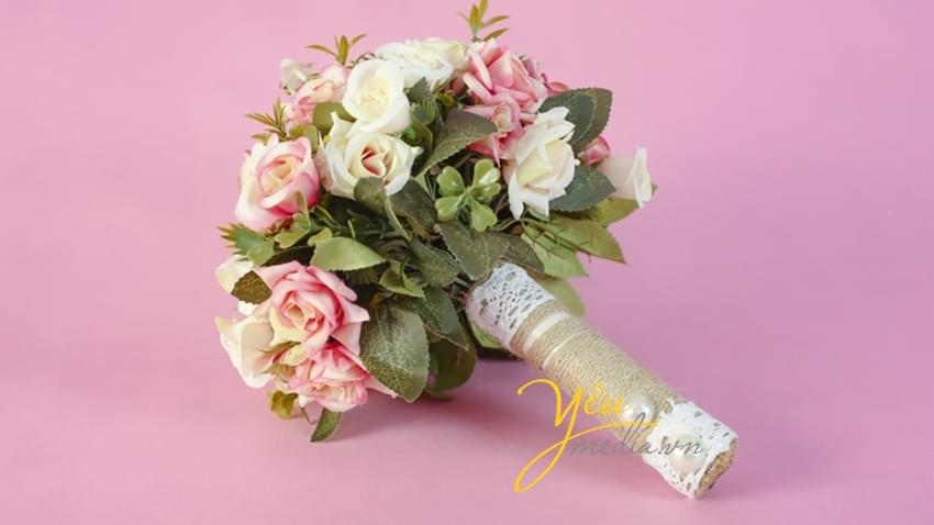Hoa cầm tay cô dâu Vivian