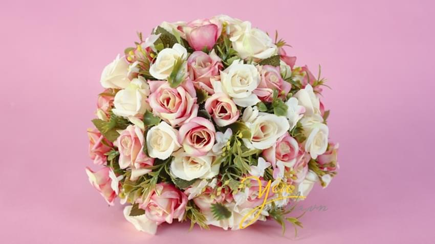 Hoa cầm tay cô dâu Vivian