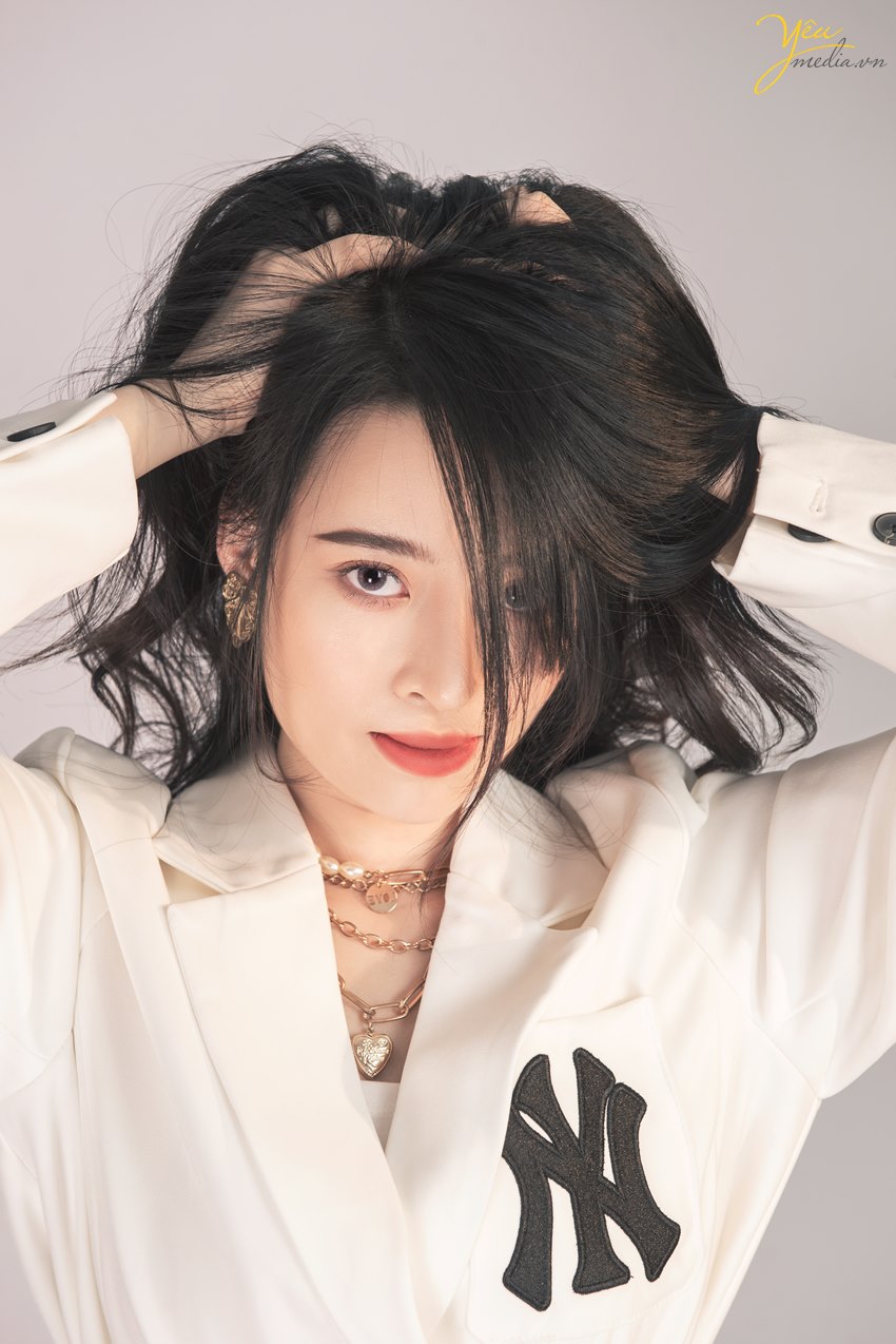 bộ ảnh sexy indoor nhưng không kém phần thời trang, sang trọng mà Yêu Media thực hiện trong studio cho bạn gái hot girl KOL ở hà nội