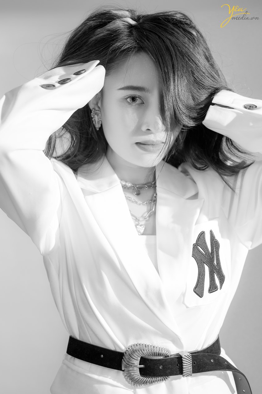 bộ ảnh sexy indoor nhưng không kém phần thời trang, sang trọng mà Yêu Media thực hiện trong studio cho bạn gái hot girl KOL ở hà nội