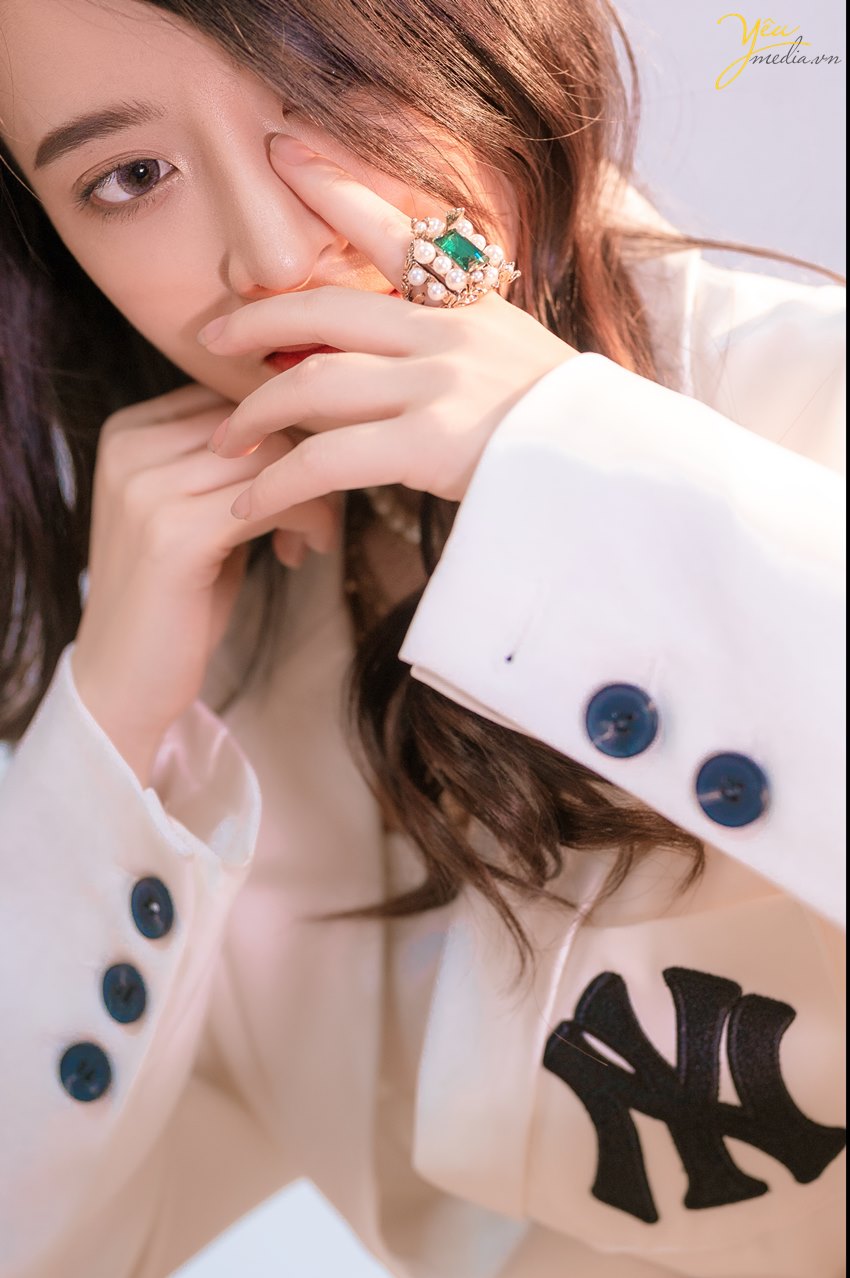 bộ ảnh sexy indoor nhưng không kém phần thời trang, sang trọng mà Yêu Media thực hiện trong studio cho bạn gái hot girl KOL ở hà nội