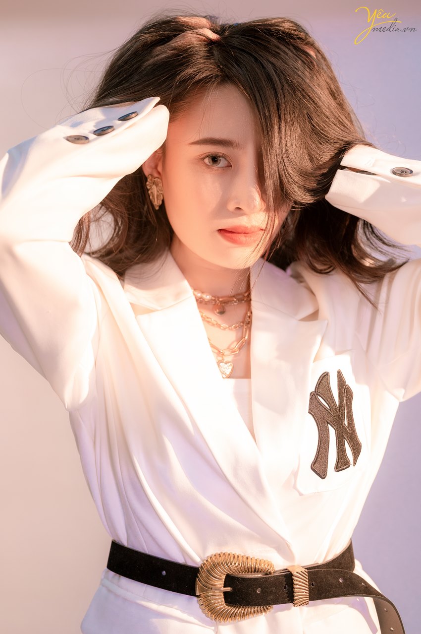 bộ ảnh sexy indoor nhưng không kém phần thời trang, sang trọng mà Yêu Media thực hiện trong studio cho bạn gái hot girl KOL ở hà nội