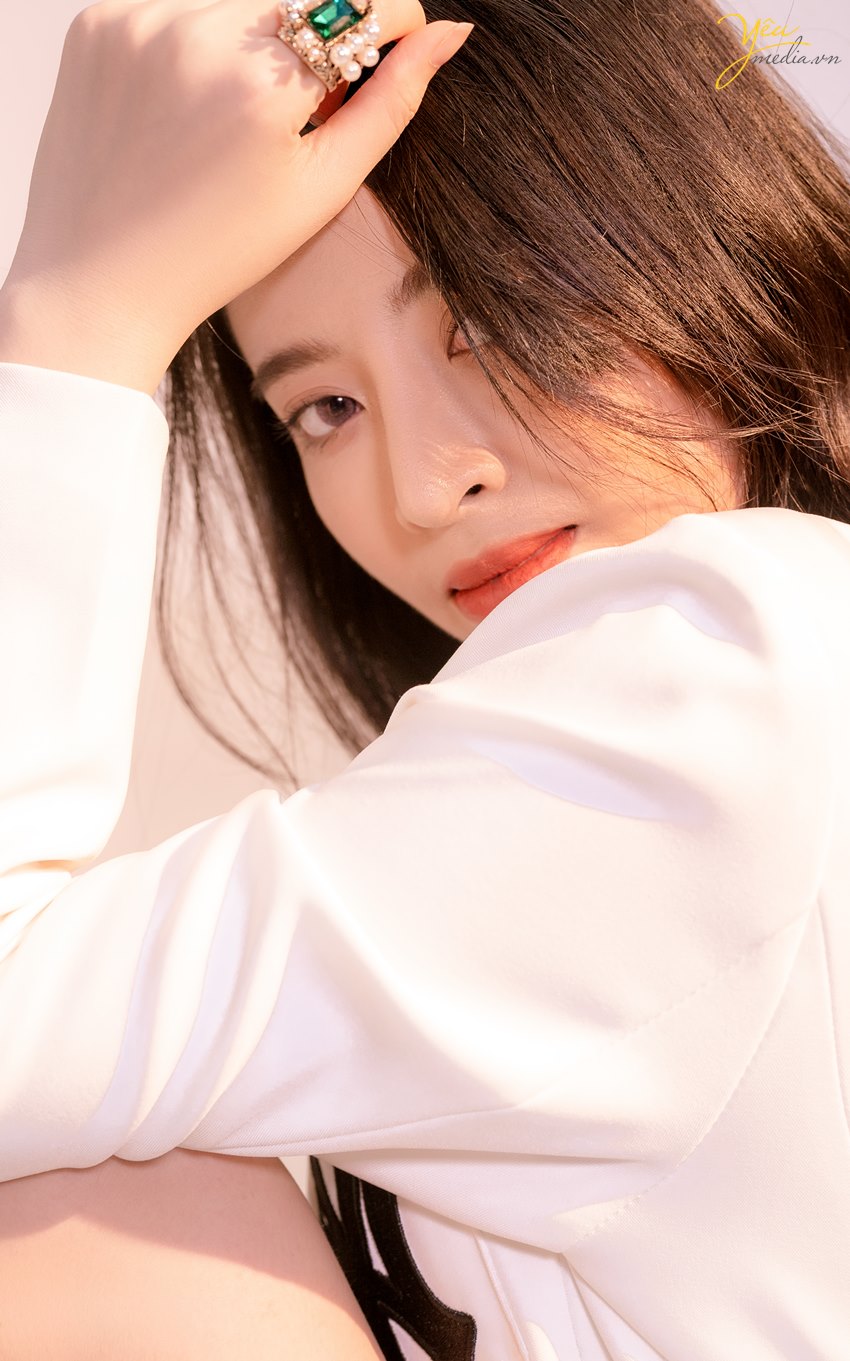 bộ ảnh sexy indoor nhưng không kém phần thời trang, sang trọng mà Yêu Media thực hiện trong studio cho bạn gái hot girl KOL ở hà nội