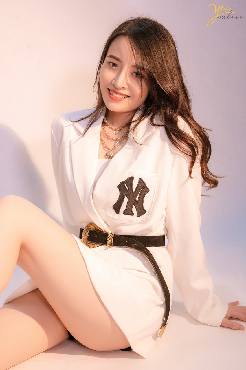 bộ ảnh sexy indoor nhưng không kém phần thời trang, sang trọng mà Yêu Media thực hiện trong studio cho bạn gái hot girl KOL ở hà nội