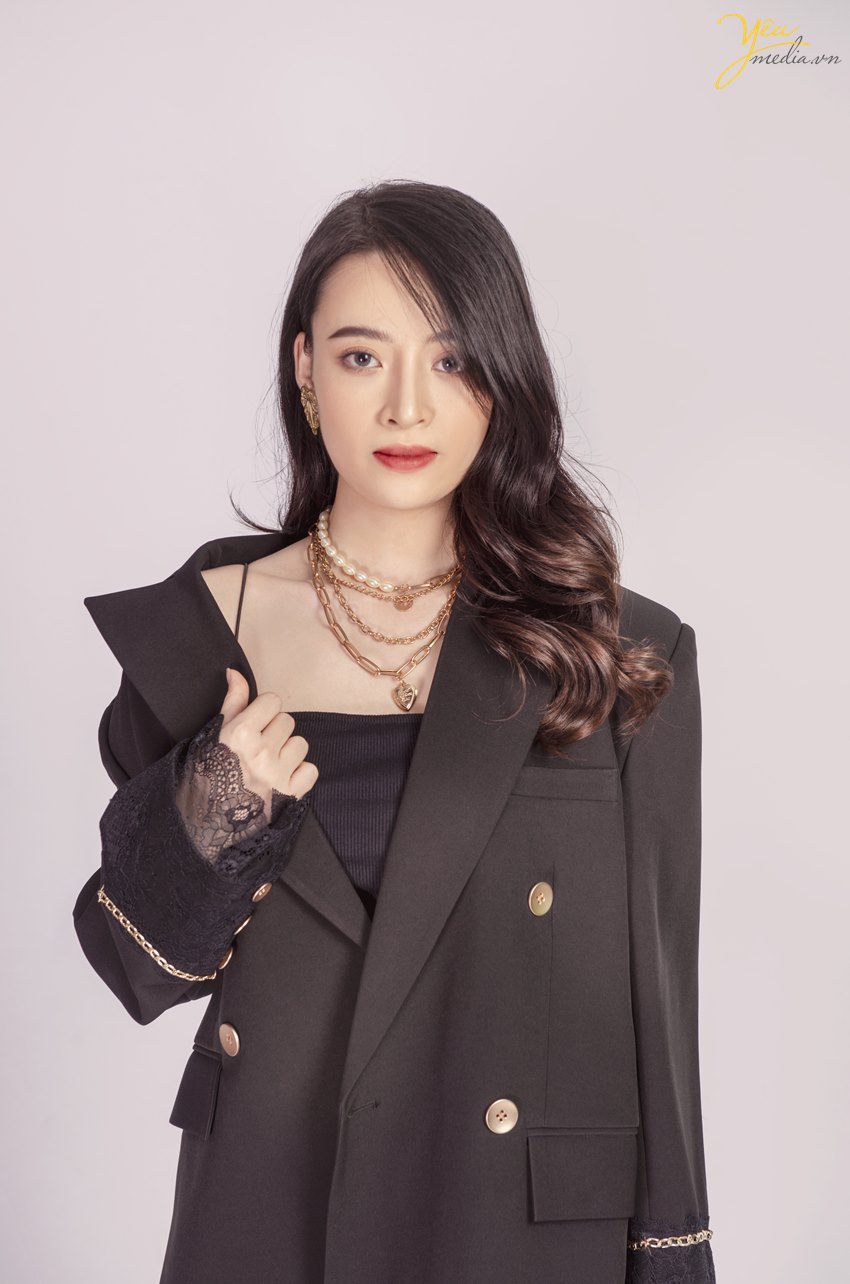 bộ ảnh sexy indoor nhưng không kém phần thời trang, sang trọng mà Yêu Media thực hiện trong studio cho bạn gái hot girl KOL ở hà nội