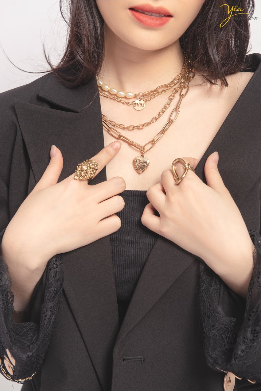 bộ ảnh sexy indoor nhưng không kém phần thời trang, sang trọng mà Yêu Media thực hiện trong studio cho bạn gái hot girl KOL ở hà nội