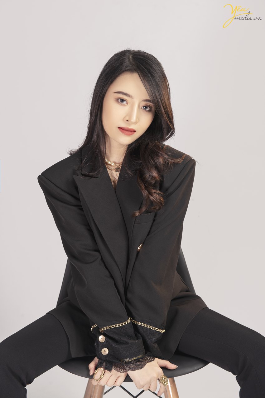 bộ ảnh sexy indoor nhưng không kém phần thời trang, sang trọng mà Yêu Media thực hiện trong studio cho bạn gái hot girl KOL ở hà nội