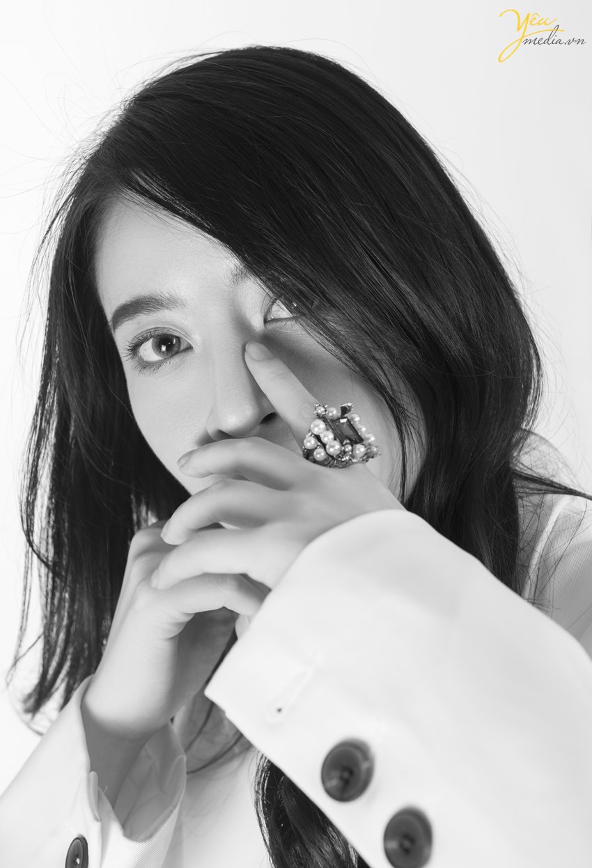 bộ ảnh sexy indoor nhưng không kém phần thời trang, sang trọng mà Yêu Media thực hiện trong studio cho bạn gái hot girl KOL ở hà nội