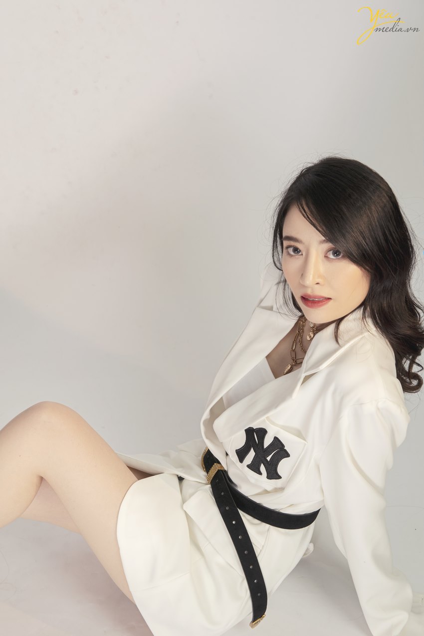 bộ ảnh sexy indoor nhưng không kém phần thời trang, sang trọng mà Yêu Media thực hiện trong studio cho bạn gái hot girl KOL ở hà nội
