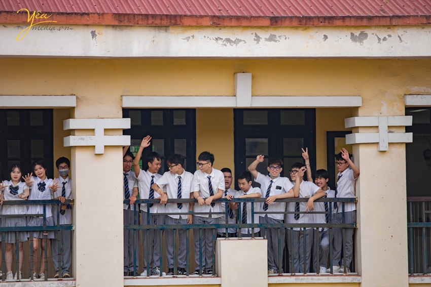 Chụp ảnh kỷ yếu cho học sinh lớp 9 trường THCS Nguyễn Phong Sắc